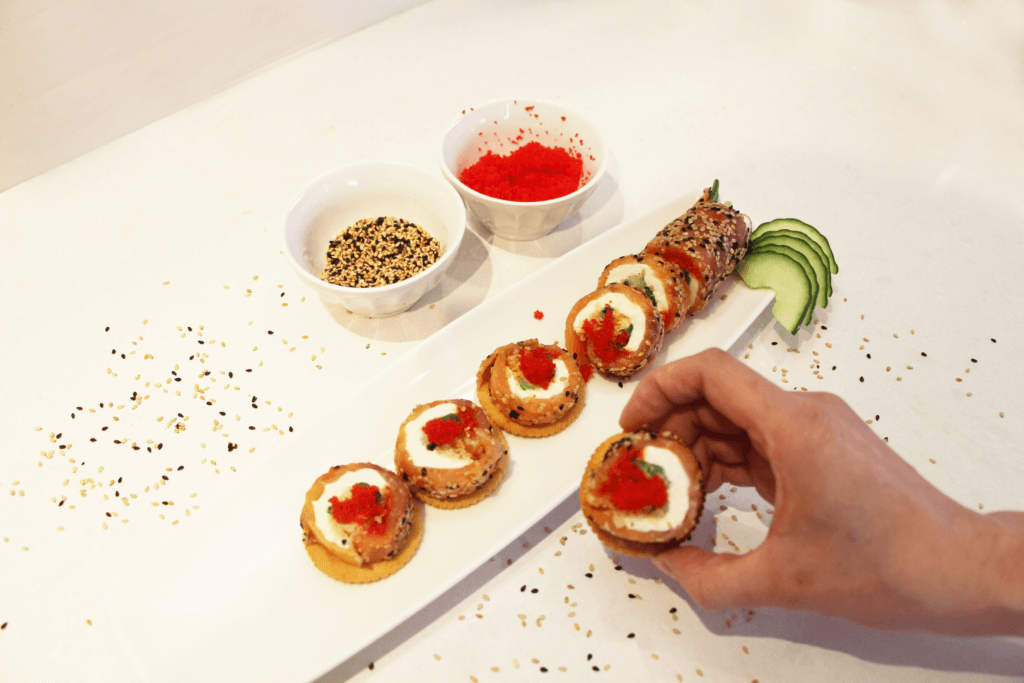 Bouchées de sushi au saumon fumé & fromage Mito Sushis prêts à savourer